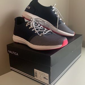 NWT NAUTICA Tamiah Women's Sneakers in Navy Blue